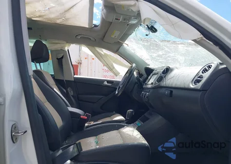 2017 Volkswagen Tiguan 2.0T Wolfsburg Edition z USA, uszkodzony, nr VIN WVGRV7AX8HK019095